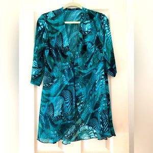 Gorgeous sheer shrug . Size large.